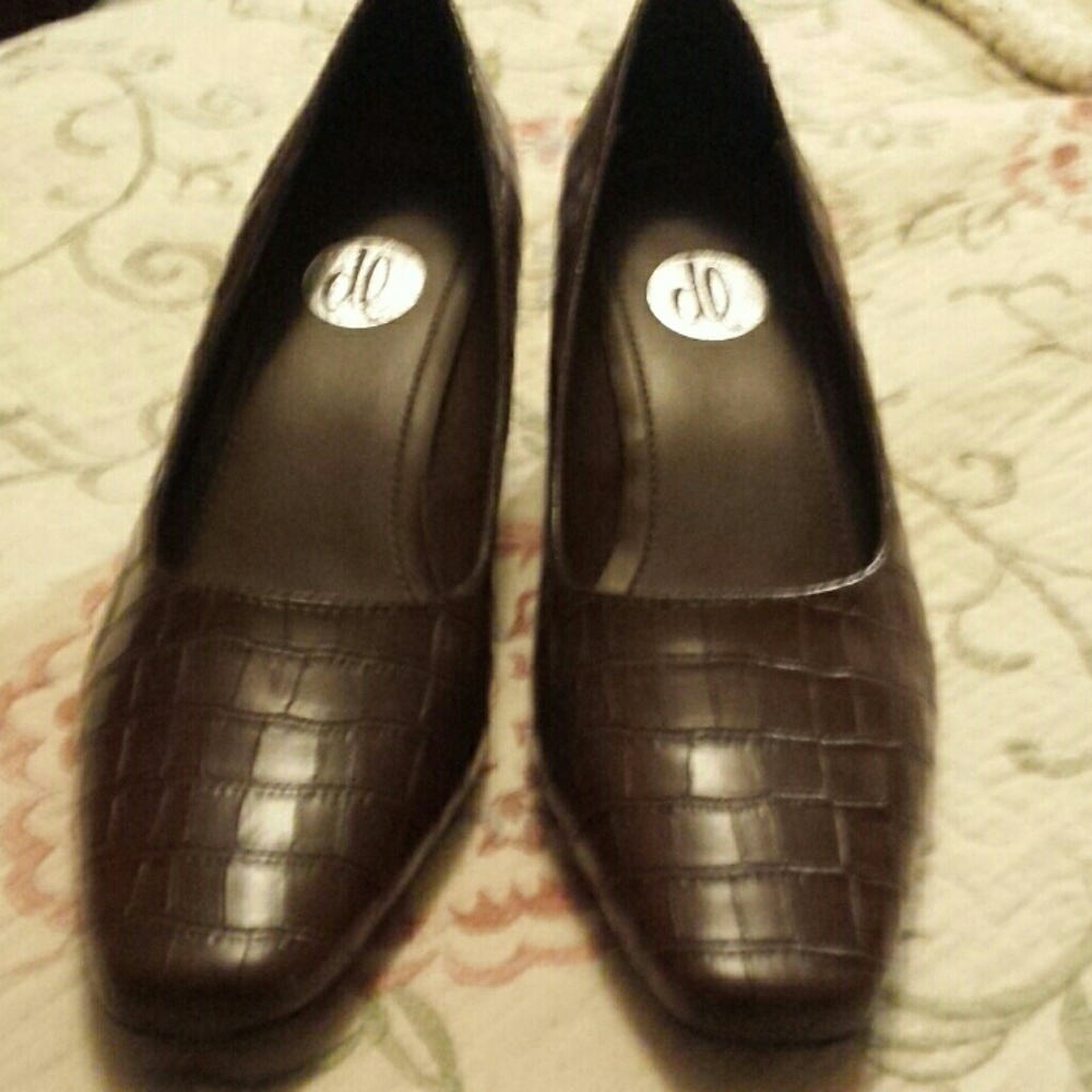 Donna Lawrence low heel shoes